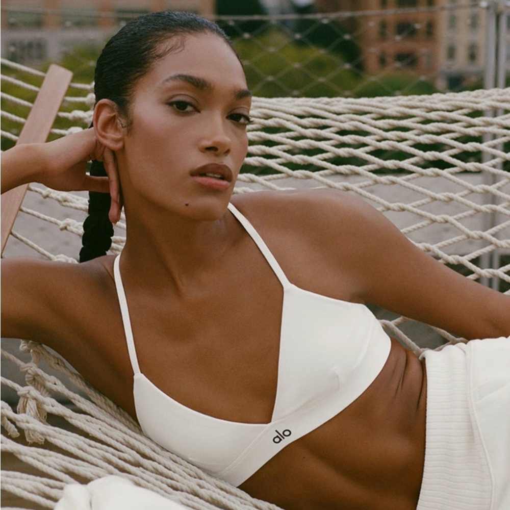 ALO Yoga Splendor Bra in Ivory, size S PRICE FIRM